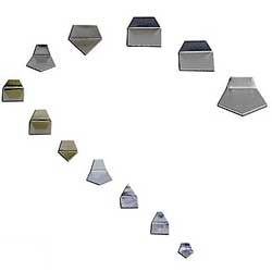 ������˹Ƭ״���룬�����������Ƴɣ���ΧΪ1mg��5mg��10mg��500mg